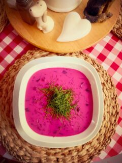 Witamy chłodnikiem litewskim oficjalne lato (kalendarzowe). 🌞🗓️ Produkty oczywiście z naszych poznańskich targowisk. 👍
A jaki jest Wasz smak lata? 😋
Pozdrawiamy!
@echtpoznanioki
#lokalnieigospodarnie #poznan #chlodnik #latowmieście #gotujemy